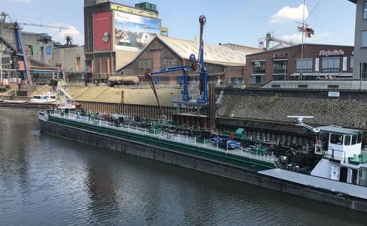 Weniger rangieren im Hafen Neuss: Ölmühle Thywissen nimmt Verladearme in Betrieb