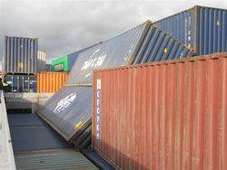 Containerschiff fährt über 200 Kilometer mit umgekippten Boxen