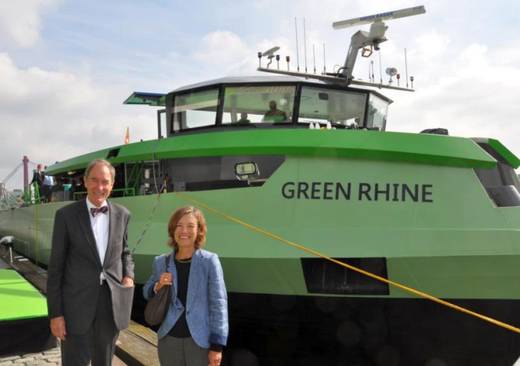 ZKR-Präsidentin tauft LNG-betriebenes Tankmotorschiff „Greenrhine“