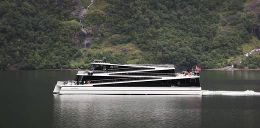 Fjord-Katamaran ausgezeichnet: Parallel-Hybridantrieb für ein Fahrgastschiff