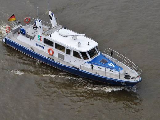 Niederländer pumpt Bilgenwasser in Karlsruher Rheinhafen