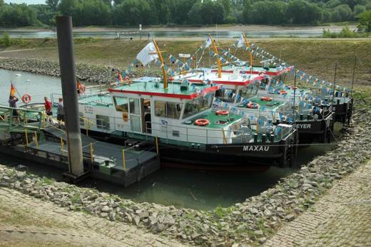 WSA Mannheim tauft neue Arbeitsschiffe