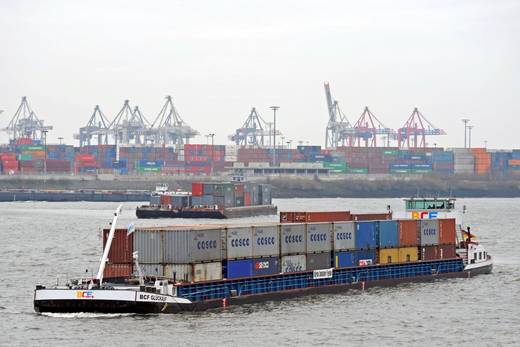 Hamburg bringt neues Meldeverfahren für Binnenschiffe