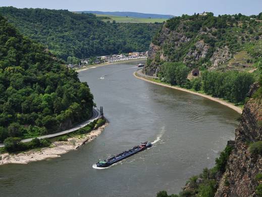 Tankschifffahrt auf dem Rhein muss künftig elektronisch melden