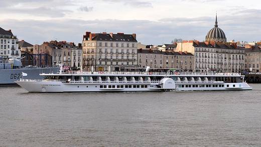 Schaufelrad-Flusskreuzer „Loire Princesse“ in Nantes getauft