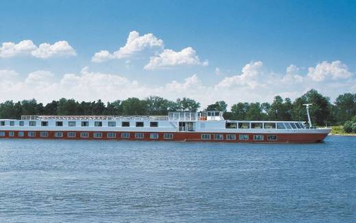 Erstes westliches Flusskreuzfahrtschiff in Kaliningrad