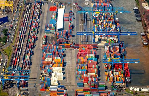 Halbjahresbilanz: Container statt Kohle im Hafen Duisburg