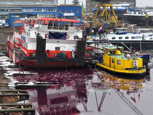 Duisburger Hafenbecken nach Schubboot-Havarie wieder ölfrei