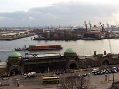Seegüterumschlag in Hamburg wächst um fast zehn Prozent