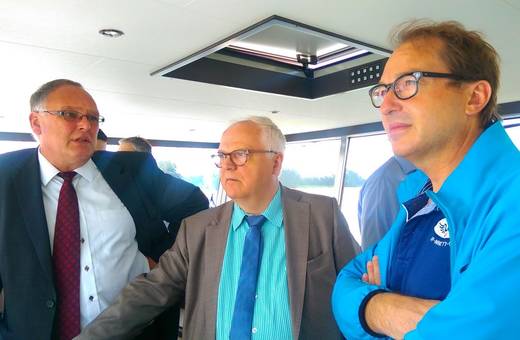 Verkehrsminister Dobrindt besucht Binnenschifffahrt in Duisburg