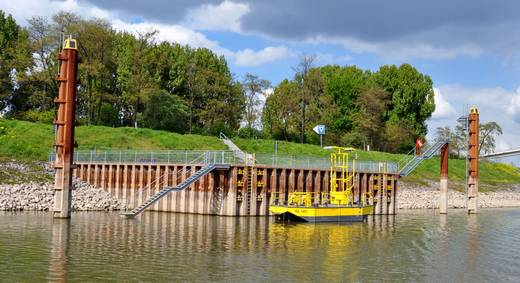 Kein Autosteiger im Hafen Köln-Mülheim