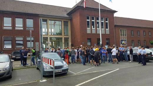 Schiffer-Azubis protestieren gegen Entlassung von Schulschiff-Steuermann